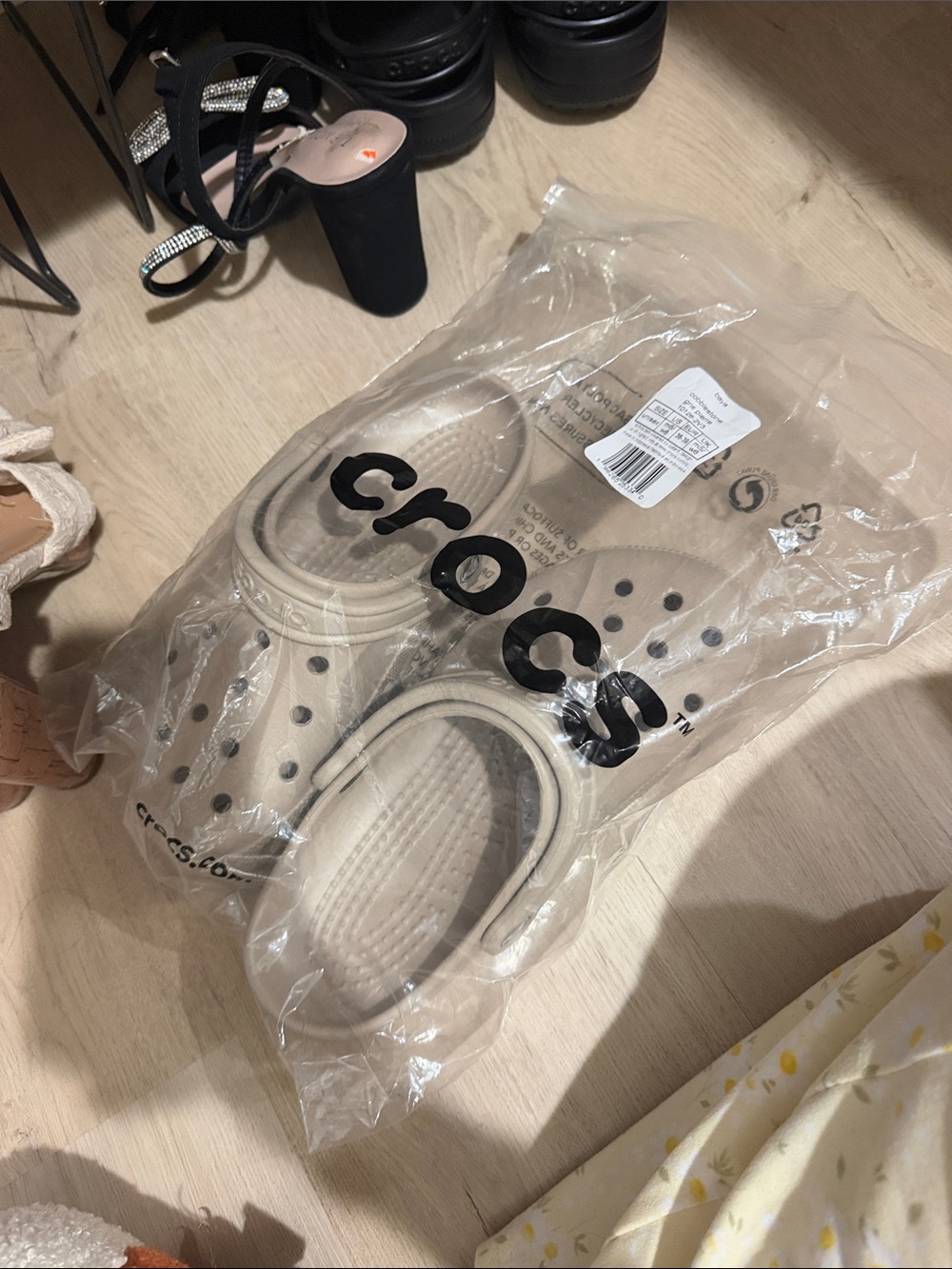 CROCS Classic Clog in Light Beige
